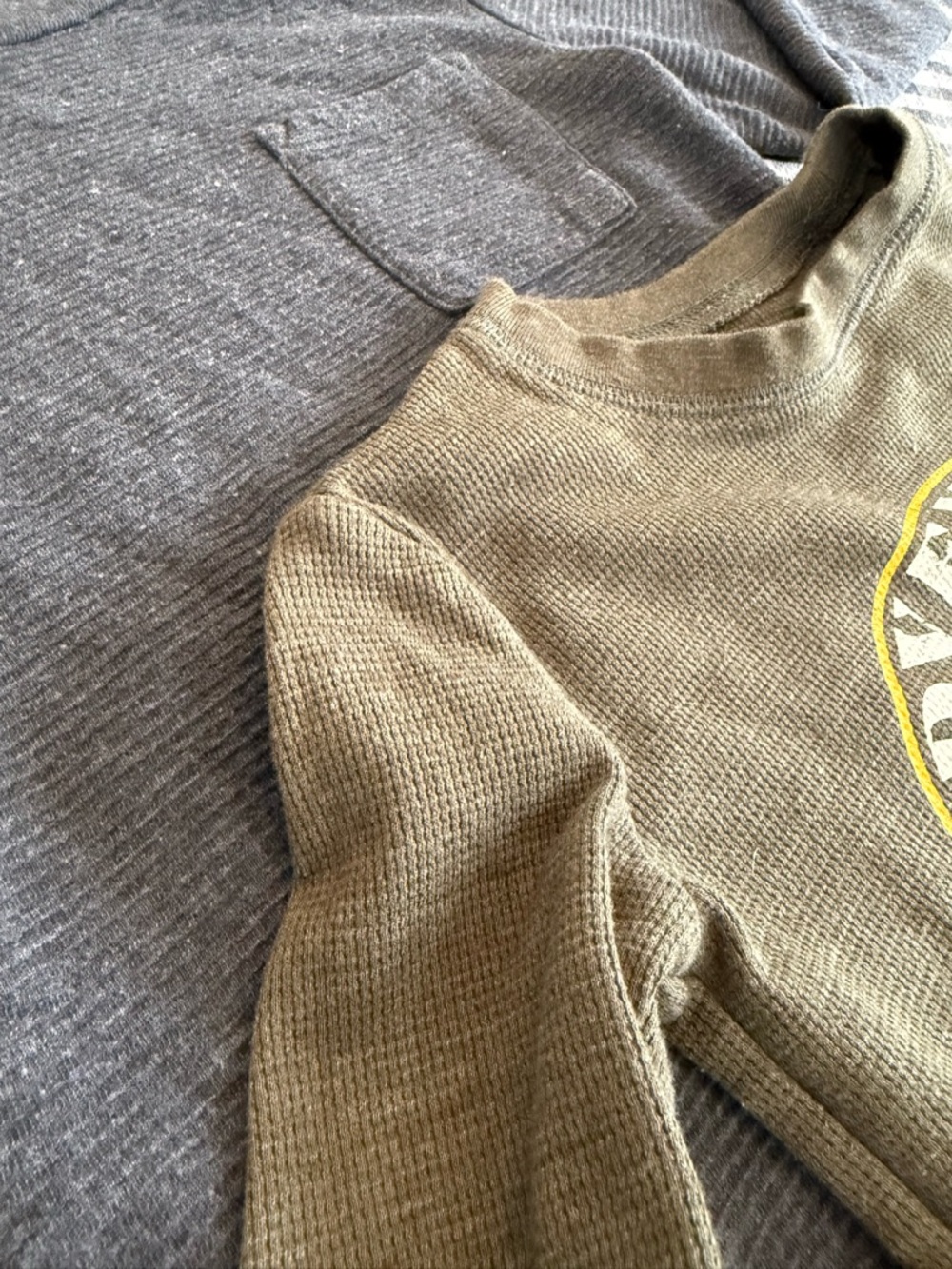 Bundle of boys Long-Sleeve Tees size 4 cozy & soft excellent condition - Picture 3 of 7